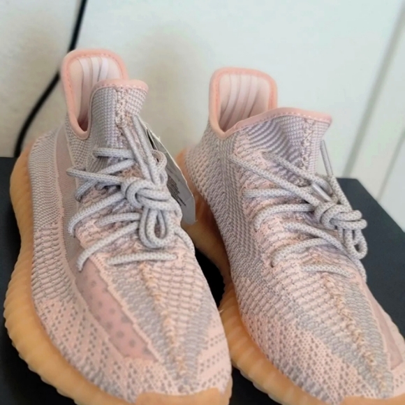 Yeezy boost 350 v2 main image 6